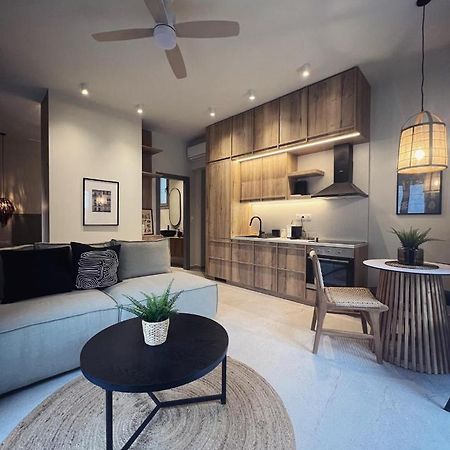 Luxurious Wooden Detail Flat In City Center Chalkís 外观 照片