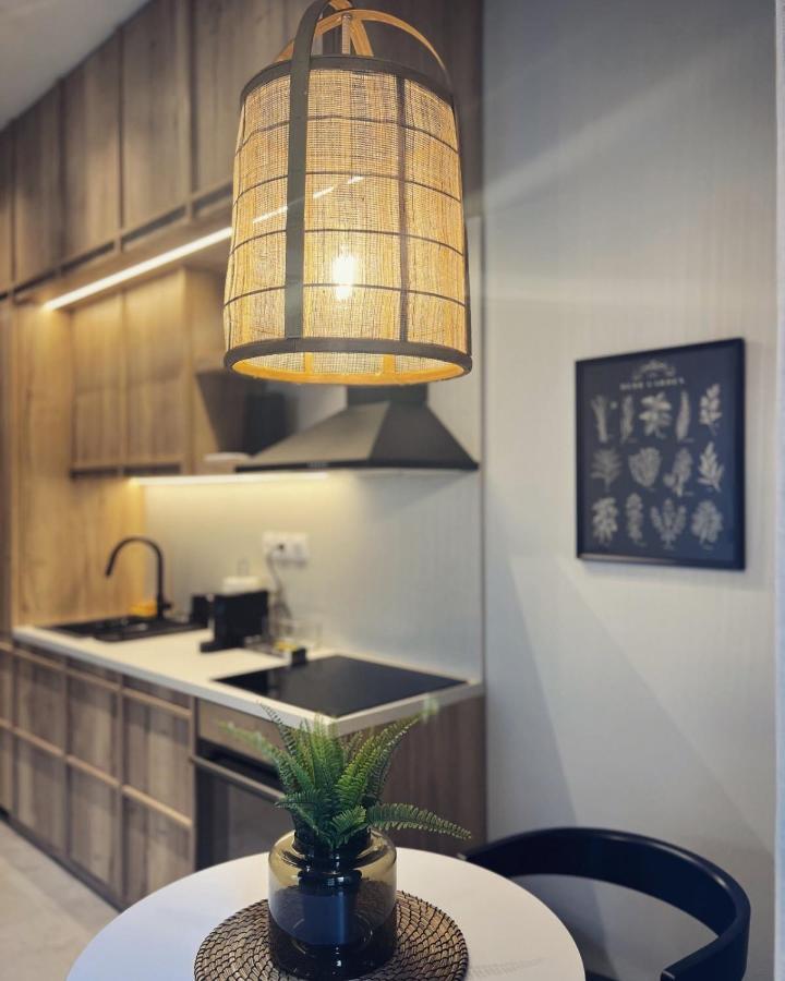 Luxurious Wooden Detail Flat In City Center Chalkís 外观 照片