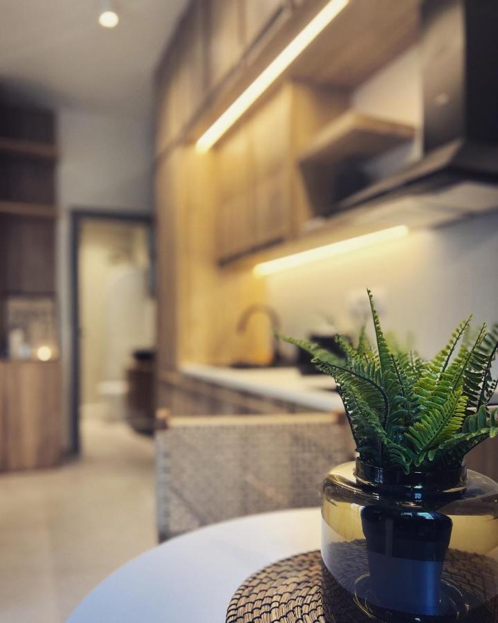 Luxurious Wooden Detail Flat In City Center Chalkís 外观 照片