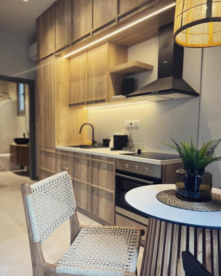 Luxurious Wooden Detail Flat In City Center Chalkís 外观 照片