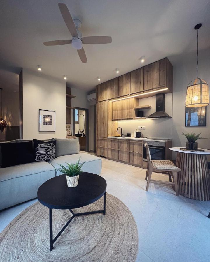 Luxurious Wooden Detail Flat In City Center Chalkís 外观 照片