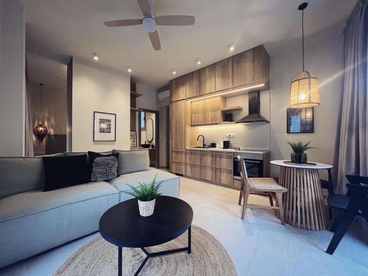 Luxurious Wooden Detail Flat In City Center Chalkís 外观 照片