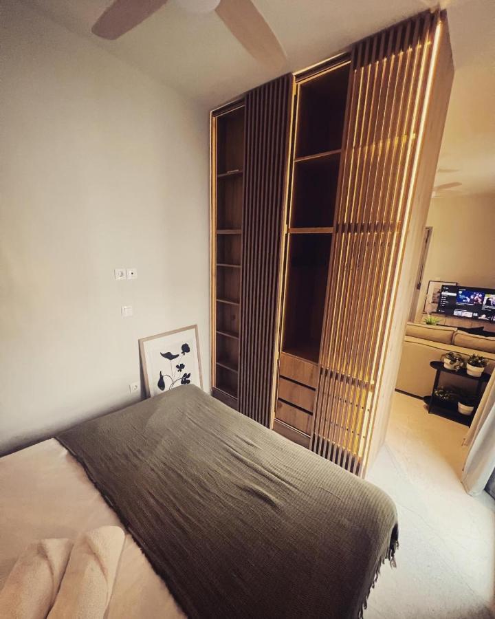 Luxurious Wooden Detail Flat In City Center Chalkís 外观 照片