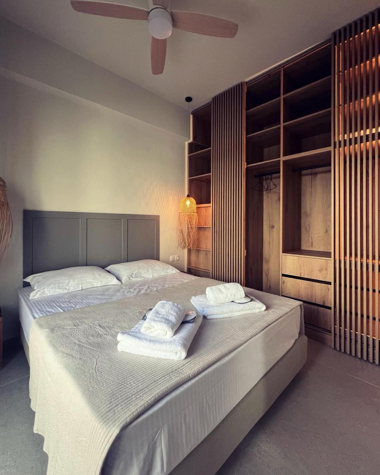 Luxurious Wooden Detail Flat In City Center Chalkís 外观 照片