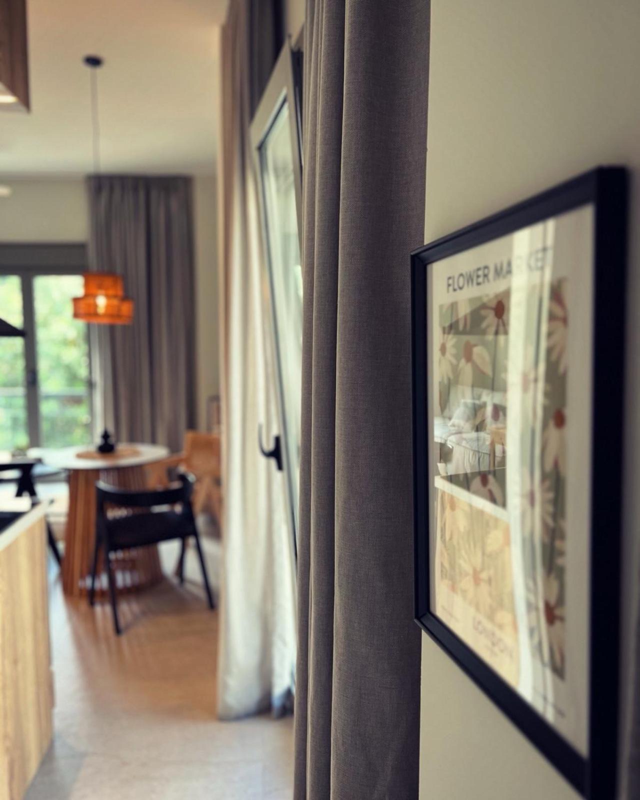 Luxurious Wooden Detail Flat In City Center Chalkís 外观 照片