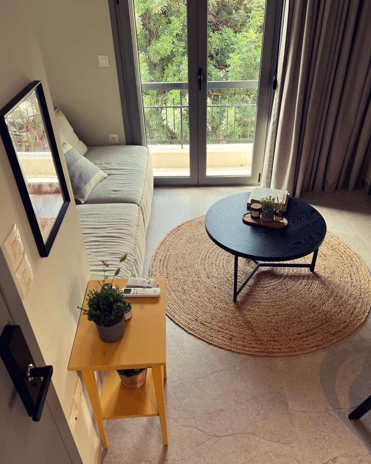 Luxurious Wooden Detail Flat In City Center Chalkís 外观 照片