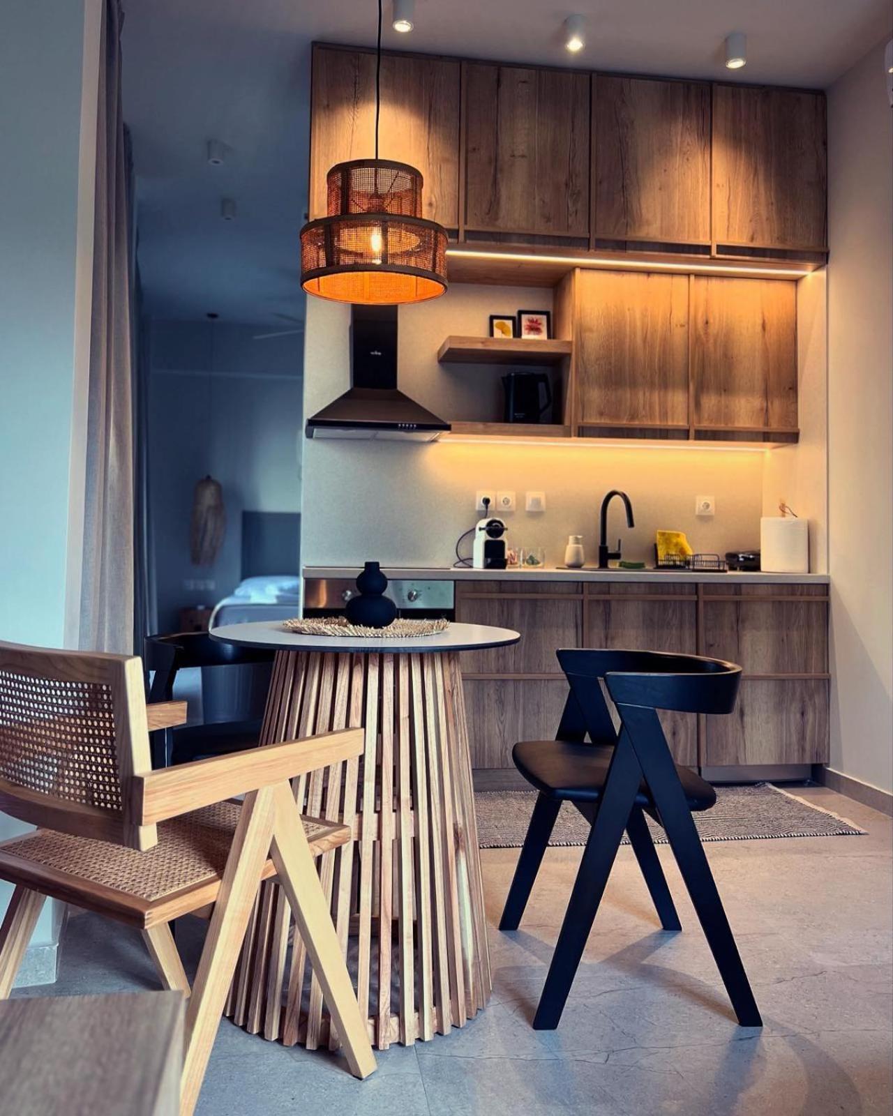 Luxurious Wooden Detail Flat In City Center Chalkís 外观 照片