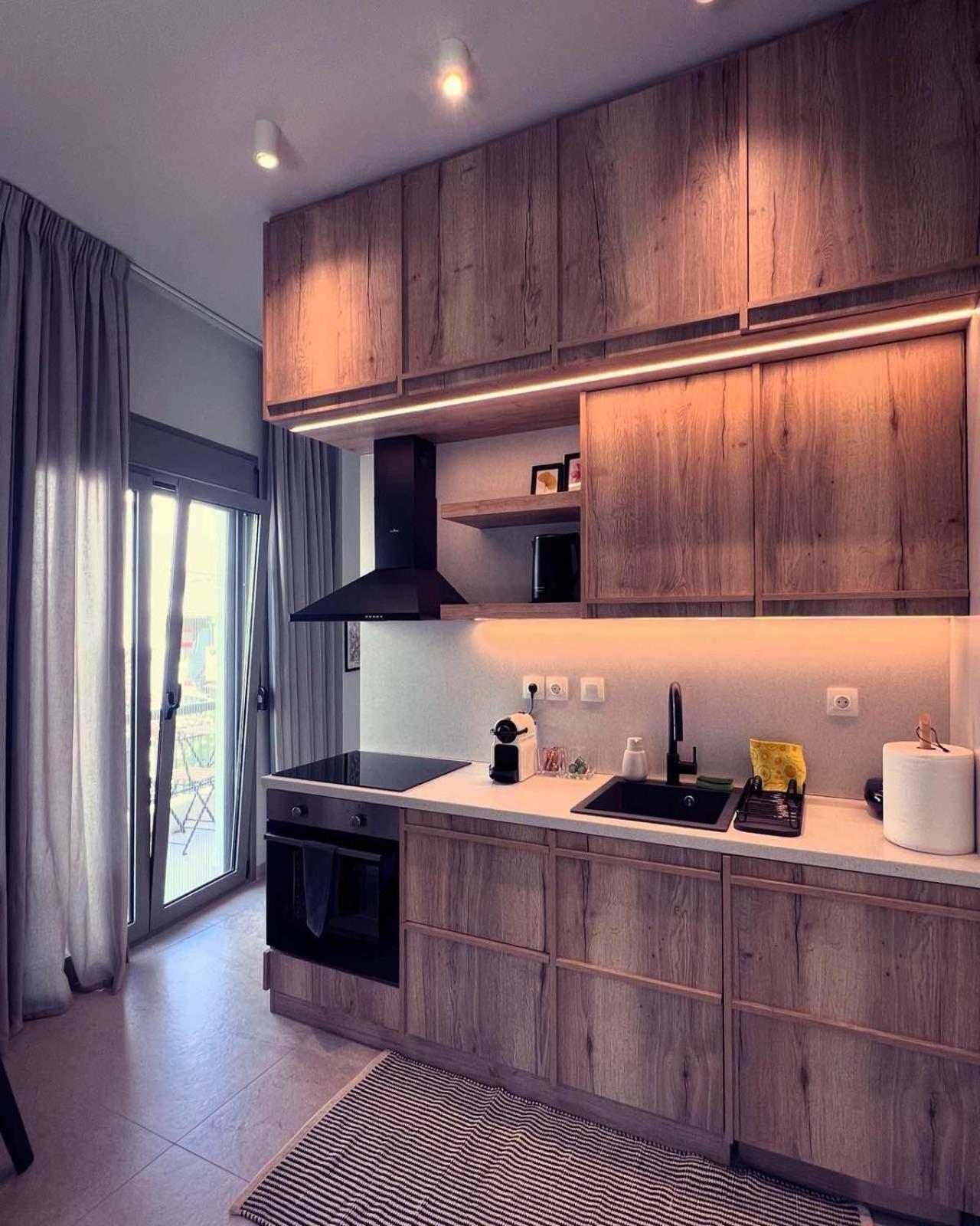 Luxurious Wooden Detail Flat In City Center Chalkís 外观 照片